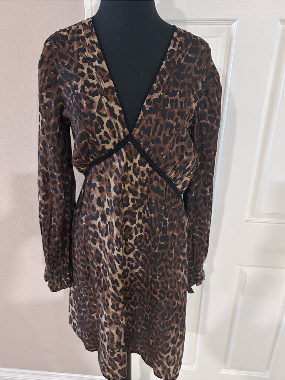 Leopard Print V-Neck Women’s Dress - Brown size Medium Brand Vero Moda NWT
